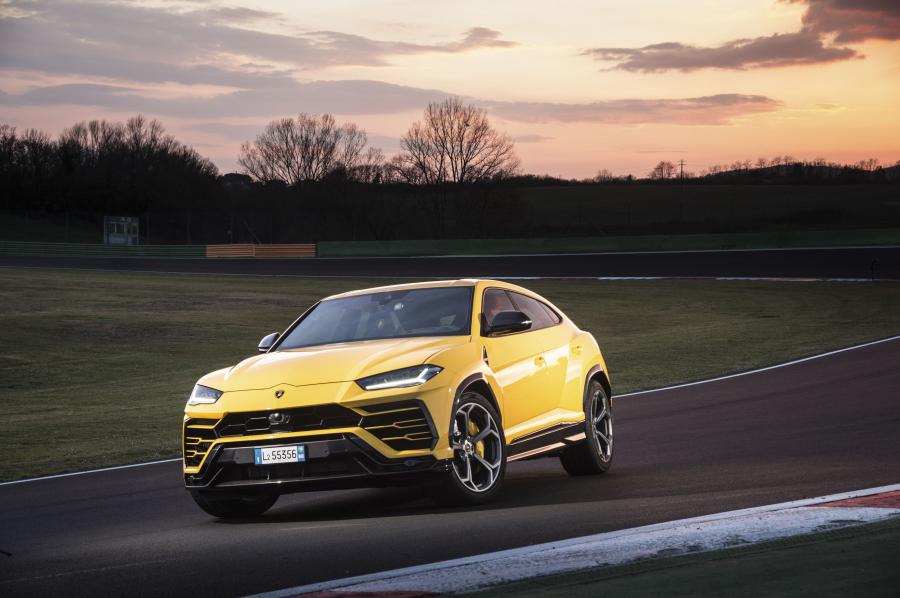  Lamborghini Urus Shiny Black Package 2018 года  (фото 26 из 40)